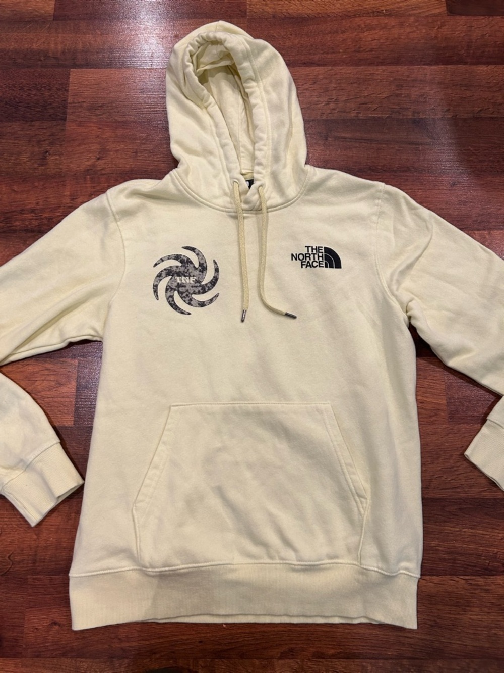 The North Face Brand Proud Hoodie
Sweatshirt Men’s Medium Yellow Pullover